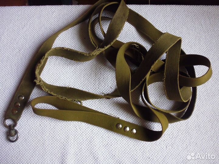 Фуражки,погоны,пуговицы сов.,ремни,гимнастер,брюки