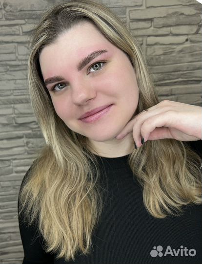 Модель на брови