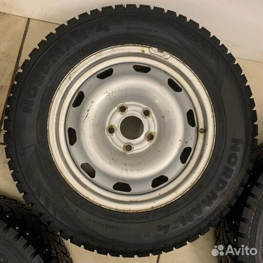 Nokian Nordman 4 215/65 R16 Зима шип