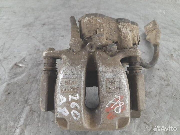 Суппорт тормозной задний левый Audi A8 D2