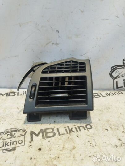 Дефлектор воздушный передний правый Mercedes W221