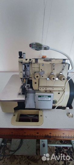 Швейная машина оверлок