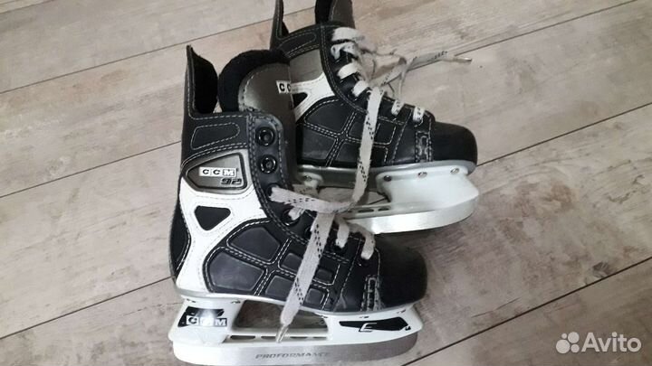 Коньки хоккейные