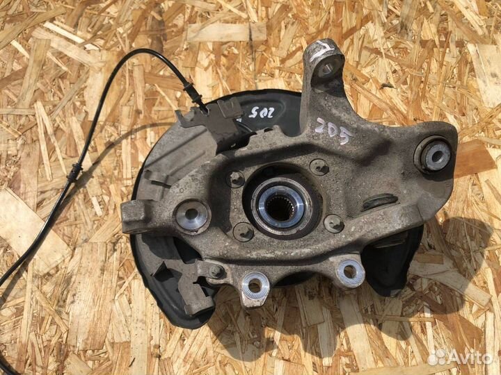 Кулак задний левый Mercedes-Benz C-Класс