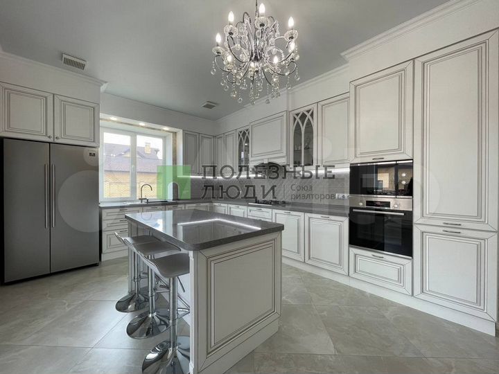 Дом 220 м² на участке 8 сот.