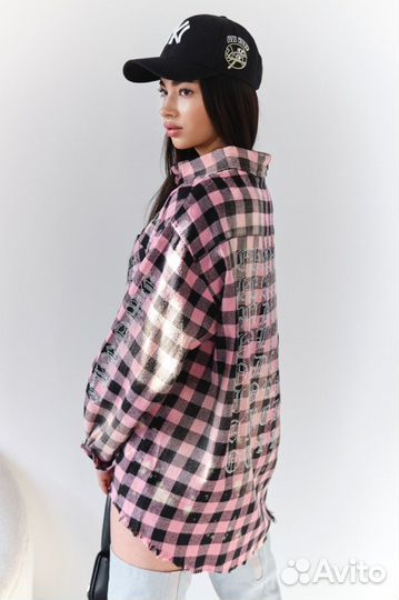 Рубашка и джинсы