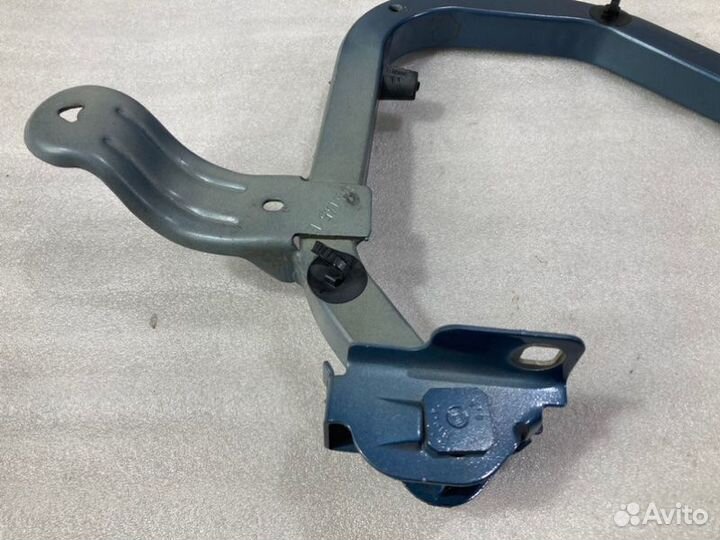 Петля крышки багажника задняя правая Renault Logan