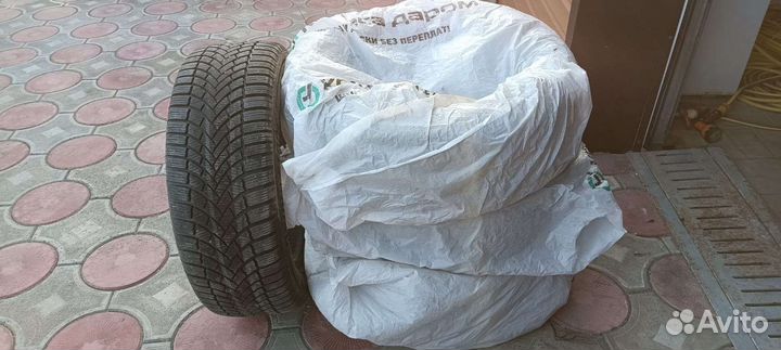 Bridgestone Blizzak LM-005 225/60 R17