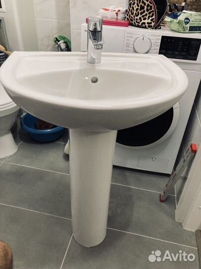 Раковина с тумбой