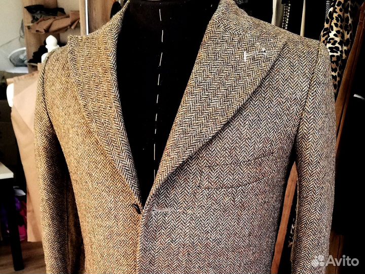 детальный вид мужского твидового пиджака крупным планом