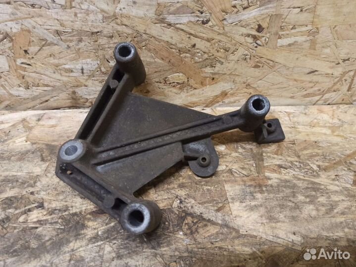 Кронштейн кпп Renault Symbol, Logan, Clio 2