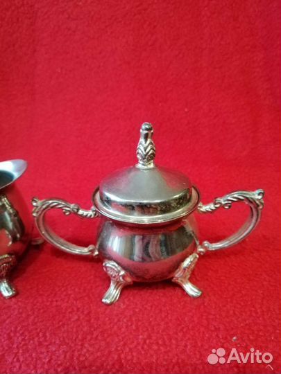 Соусник и солонка посеребренные на ножках