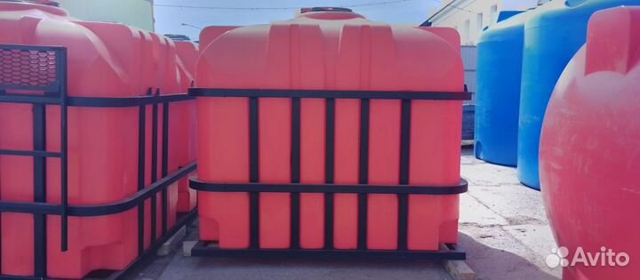 Емкость пластиковая в обрешетке под кас жку воду