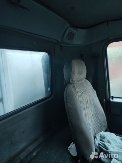 Nissan Diesel Condor, 2005