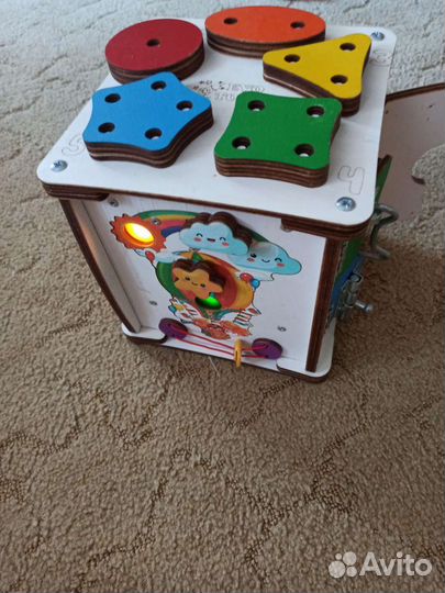 Бизикубик Бизиборд