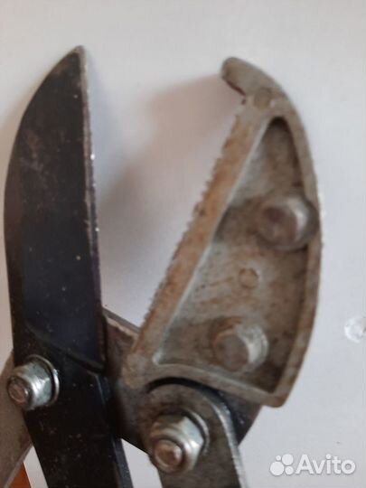 Секатор с дожимом