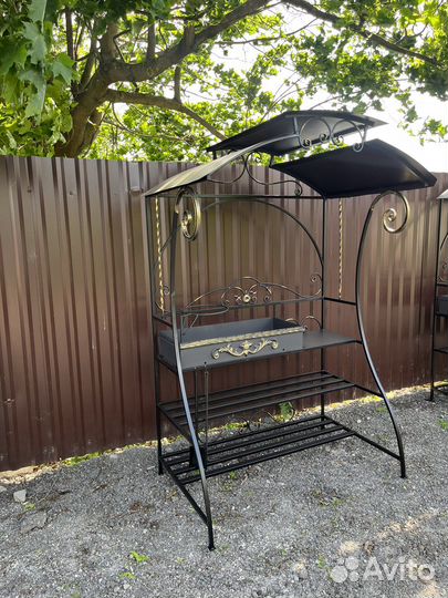 Мангал с крышей