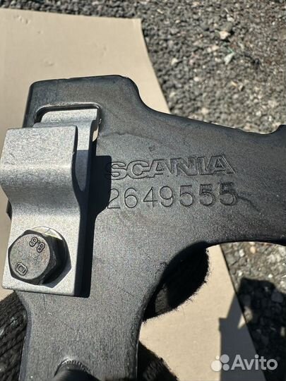 Кронштейн фары левый Scania 6 2649555