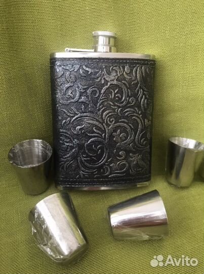 Подарочный набор- фляжка с рюмками