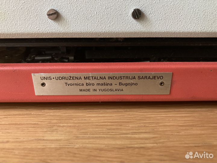 Печатная пишущая машинка Unis tbm de Luxe