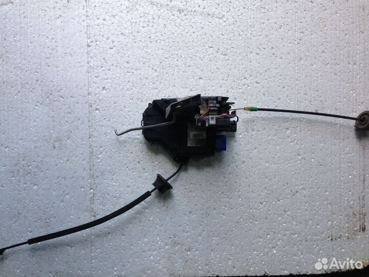 Замок задний с доводчиком на Audi A8 D3