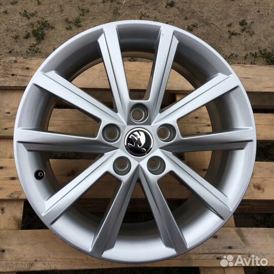 Диск литой 5E0601025E 8Z8