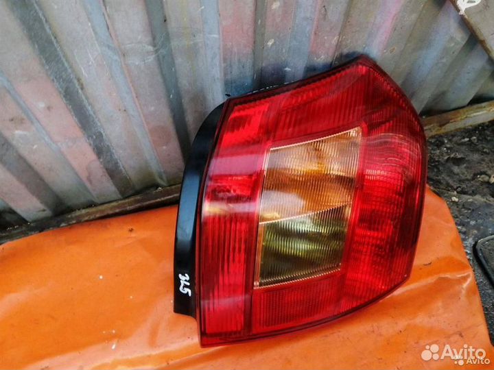 Фонарь задний правый Toyota Corolla E12 (2001-200