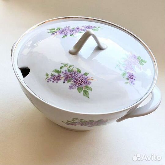 Фарфоровая супница с тарелкой сирень набор