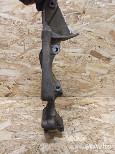 Кронштейн генератора VW Golf 4, Octavia