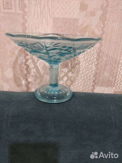 Ваза на ножке купаросное стекло. кдо 1. Винтаж