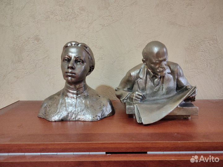 Бюст Крупская. Ленин читает газету. Силумин