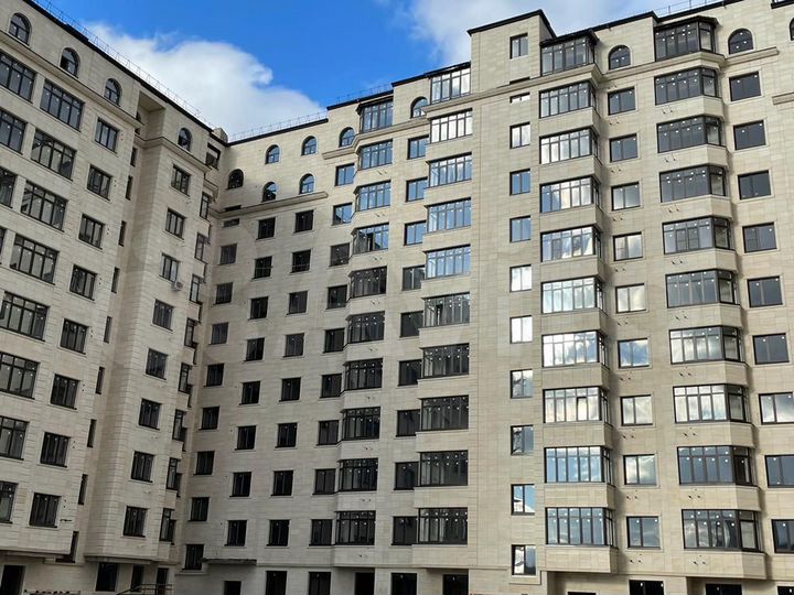 3-к. квартира, 100 м², 8/10 эт.