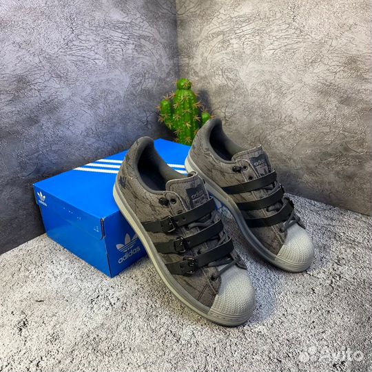 Adidas Superstar Ayoon W: Серый Стиль