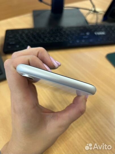 Телефон iPhone XR, 64 Гб