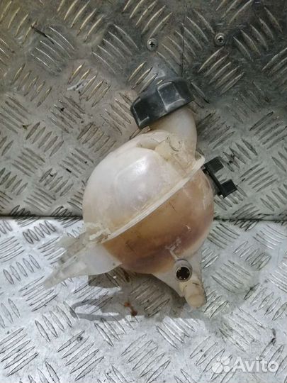 Бачок расширительный Peugeot 208