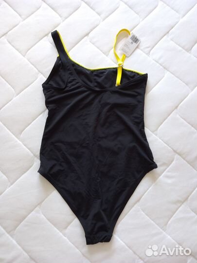 Купальник слитный новый