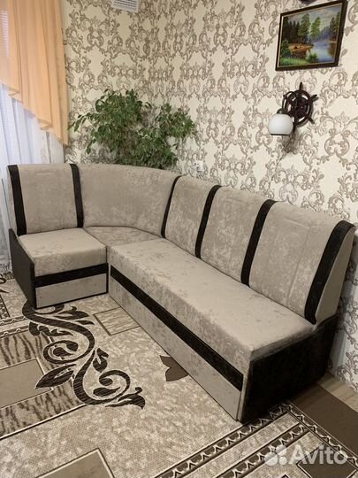 Кухонный угловой диван со спальным местом