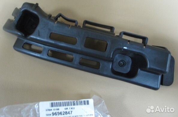 Кронштейн бампера заднего L/R Cruze 09- под фонарь