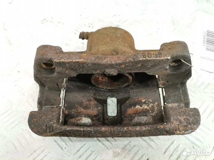 Суппорт передний левый Nissan Qashqai+2 2010