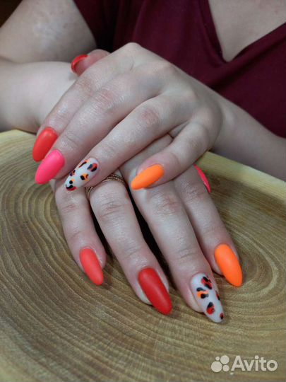 Маникюр и педикюр