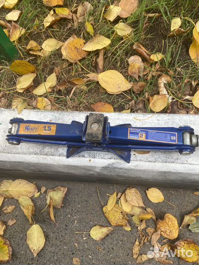 Домкрат 1,5 тонн