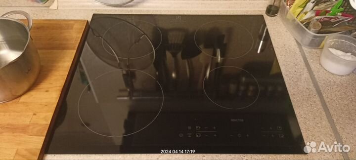 Индукционная варочная панель Electrolux