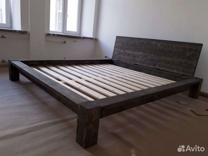 Кровать из массива