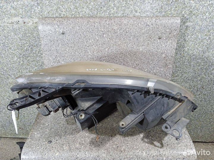 Фара левая Opel Zafira B