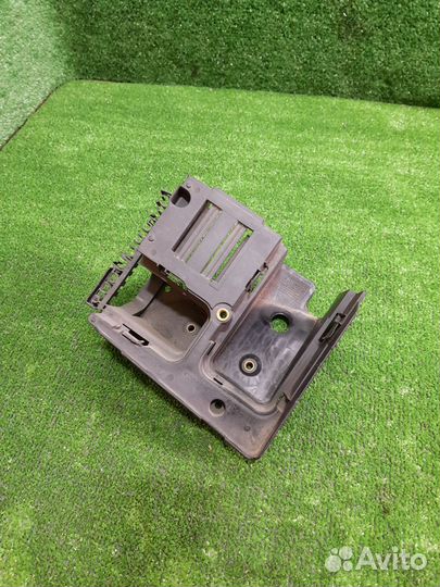 Кронштейн блока предохранителей фольксваген гольф