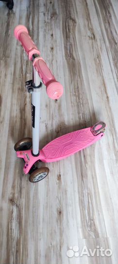 Самокат трехколесный со светящимися колесами