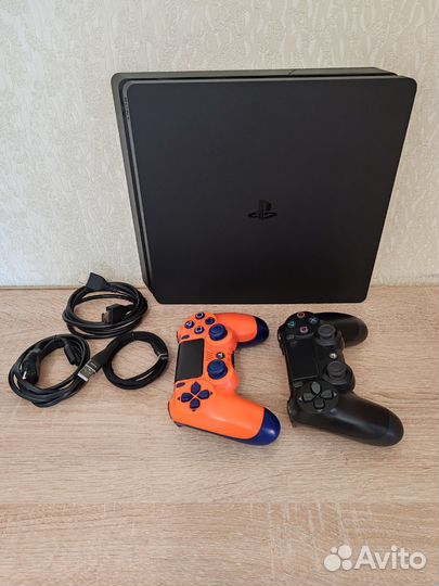 Sony PS4 Slim 1TB + 2 геймпада + игры