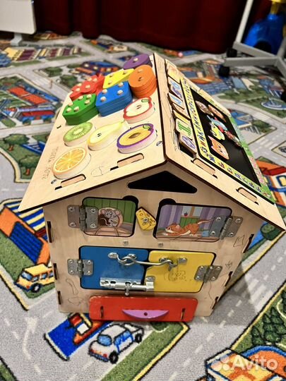 Бизиборд домик с светофором