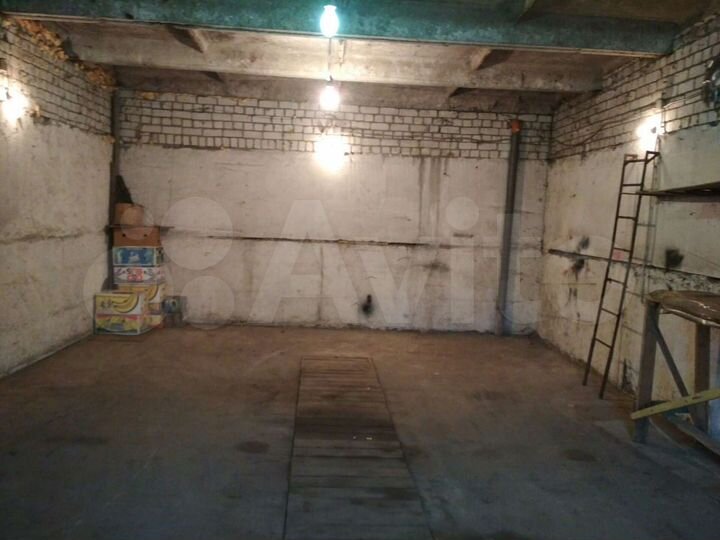 Гараж, > 30 м²