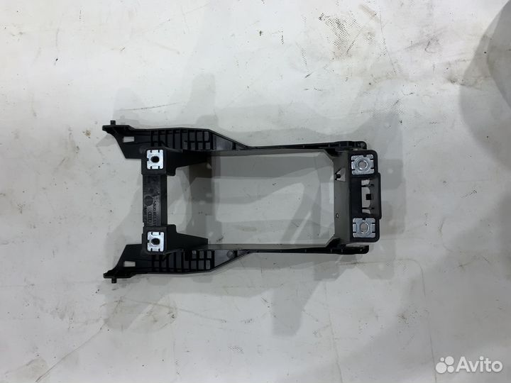 Кронштейн селектора АКПП Audi Q3 8U